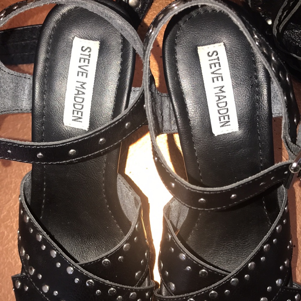 STEVE MADDEN STUDDED PLATFORMS - Picture 7 of 11